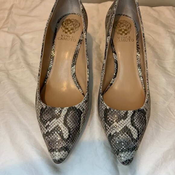 Vince Camuto Gray Snakeskin Gold Metallic Low Pumps, Size 8 1/2M - Picture 2 of 10